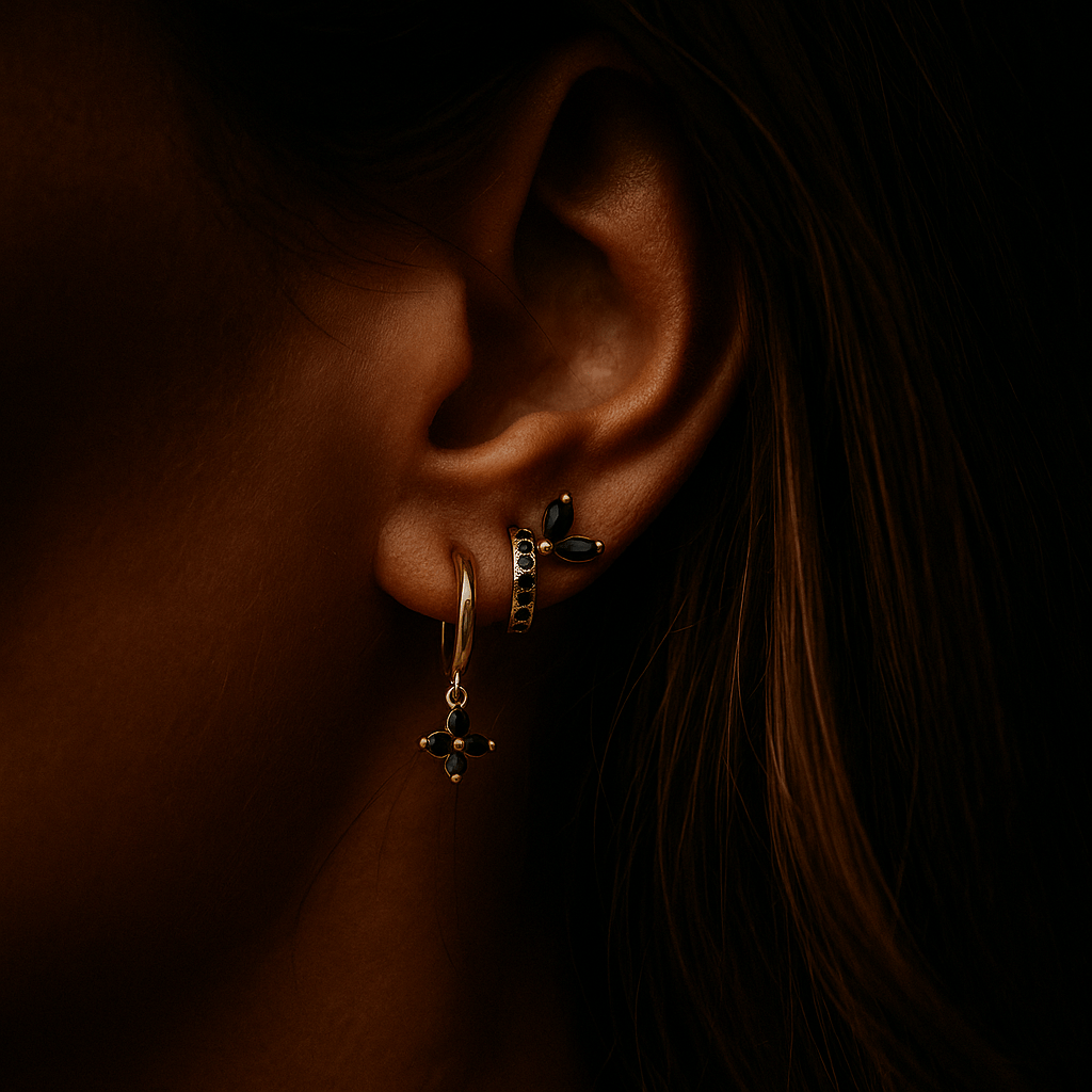 Boucles Fiori – Trio floral or & zirconia émeraude L’Atelier de Malte