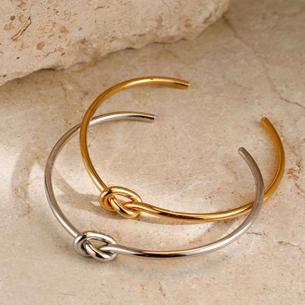 Bracelet Bormio – Jonc or ou argent avec nœud | Atelier de Malte