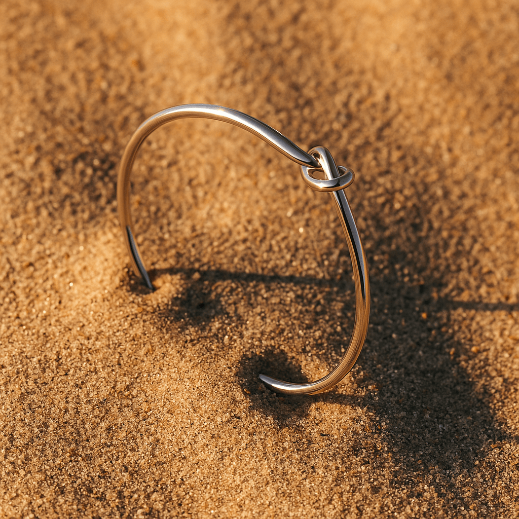 Bracelet Bormio – Jonc or ou argent avec nœud | Atelier de Malte Argent