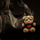 Charm Hector – Ours Protecteur en Peluche & Pull Cœur | L’Atelier