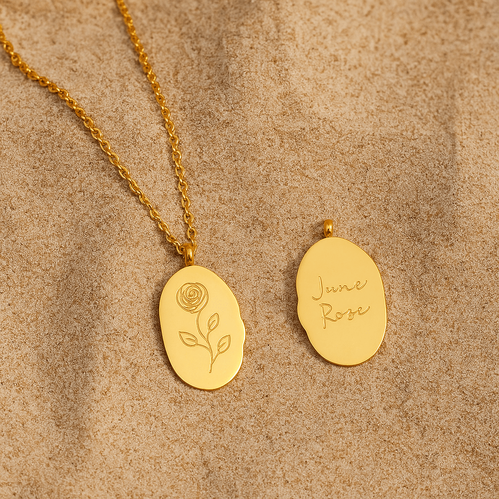 Collier Primavera – Fleur du mois & médaillon gravé L’Atelier de Malte Juin