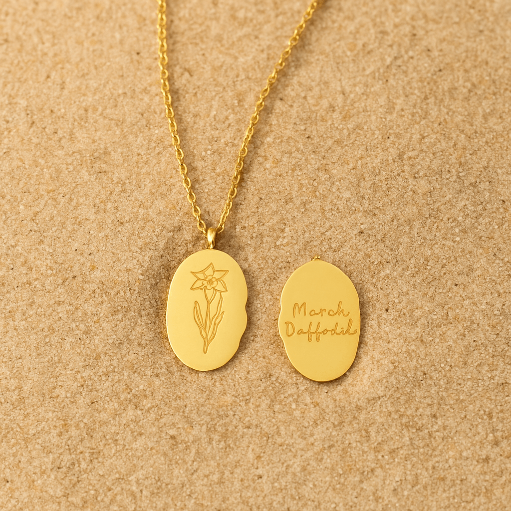 Collier Primavera – Fleur du mois & médaillon gravé L’Atelier de Malte Mars