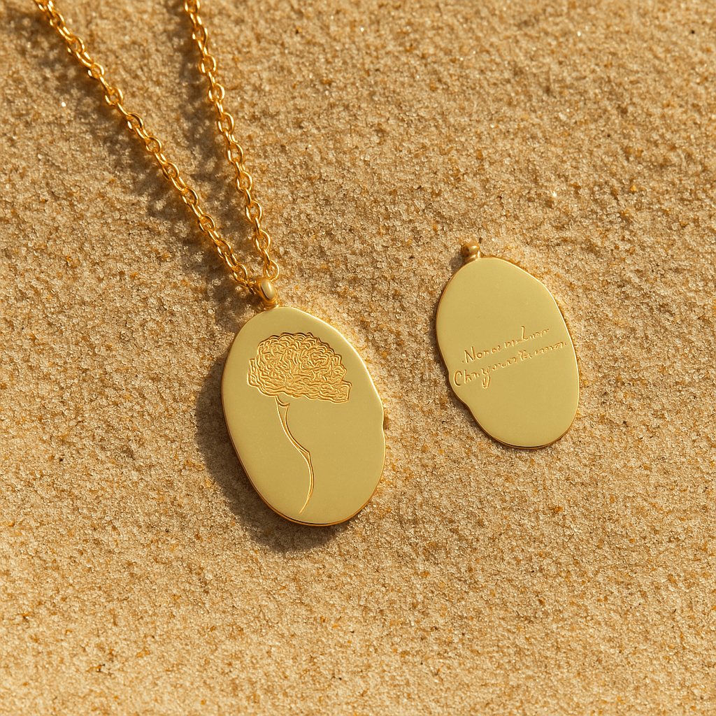 Collier Primavera – Fleur du mois & médaillon gravé L’Atelier de Malte Novembre