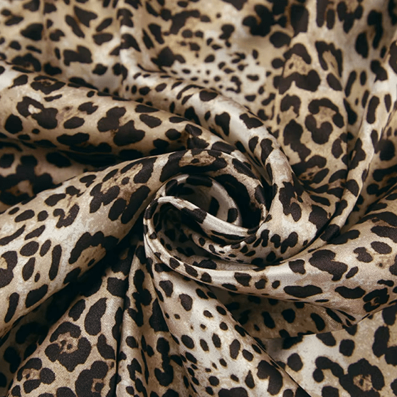 Robe Léopard Amaya – Robe mi-longue col V manches lanterne
