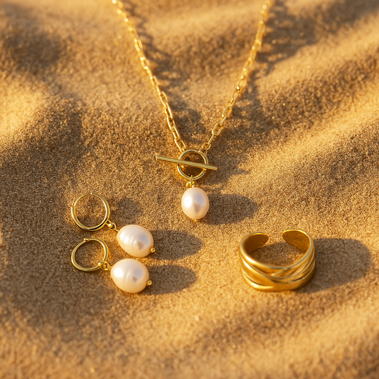 Coffret Amante – Collier perle, créoles dorées & bague croisée
