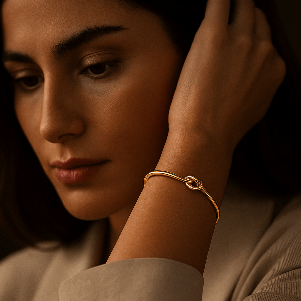Bracelet Bormio – Jonc or ou argent avec nœud | Atelier de Malte