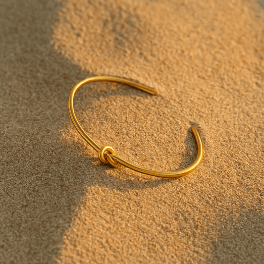 Bracelet Bormio – Jonc or ou argent avec nœud | Atelier de Malte Or
