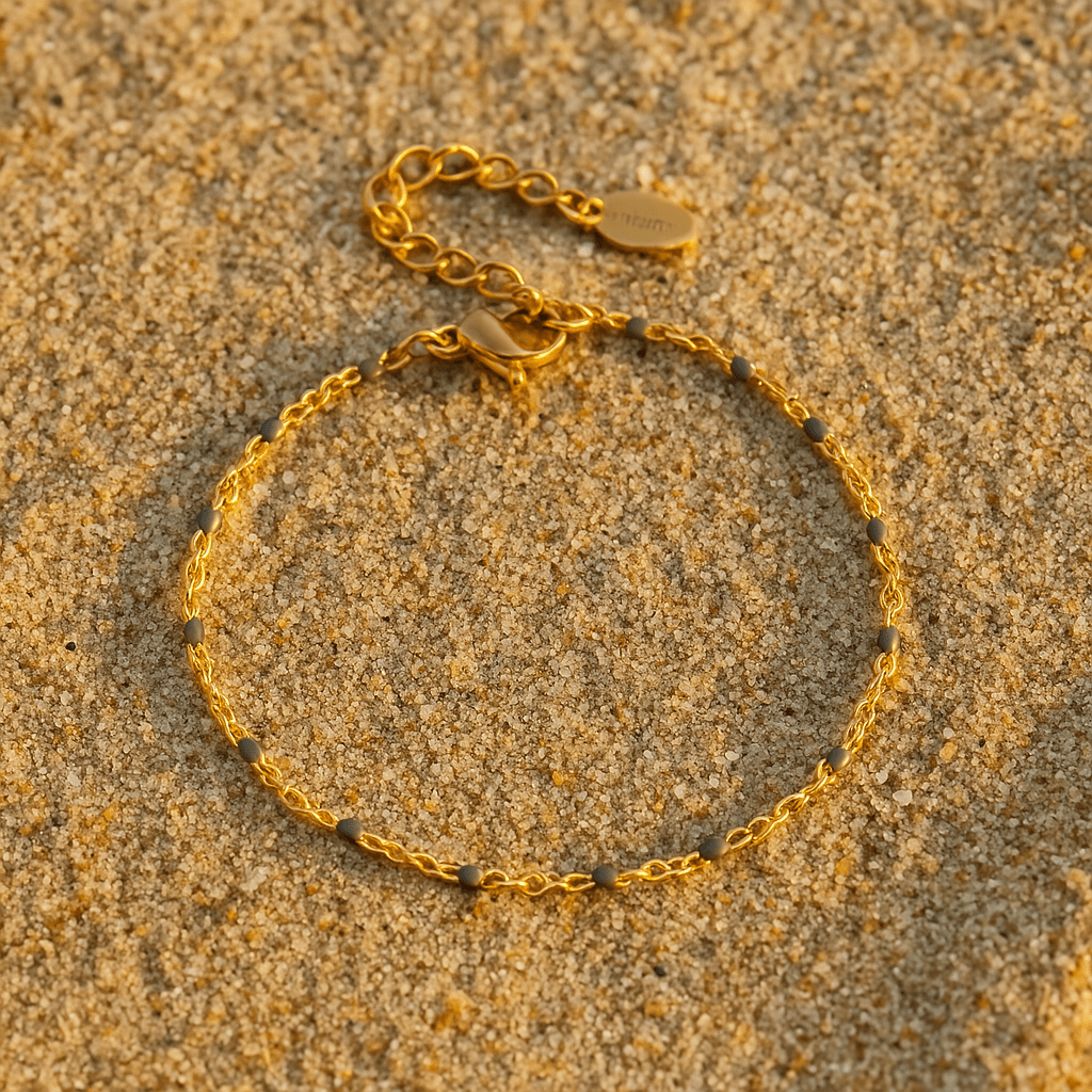 Bracelet Camilla – Perles émaillées bleu & or 14k | L’Atelier de Malte Gris
