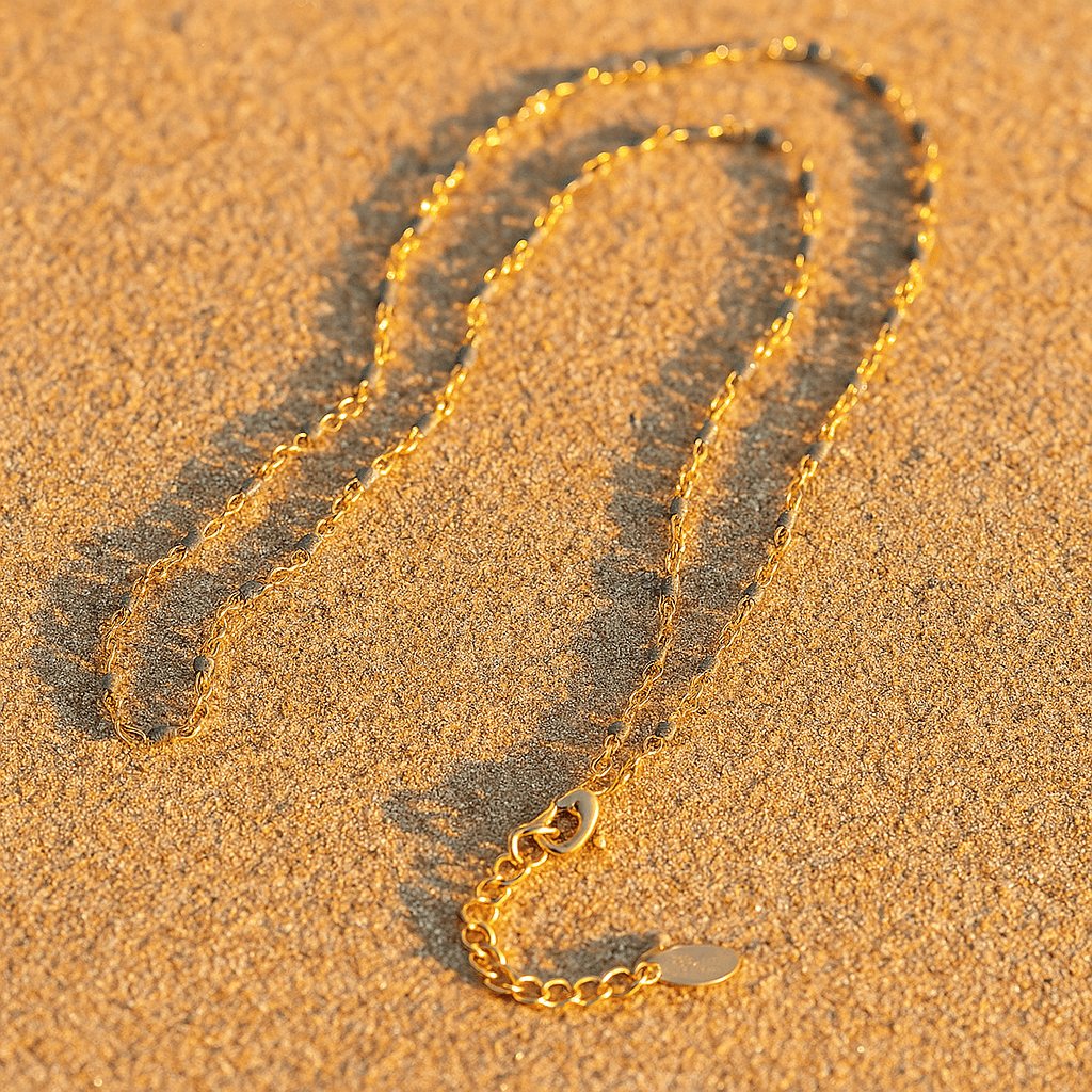 Collier Chaîne dorée & perles émaillées | Camilla L’Atelier de Malte Gris