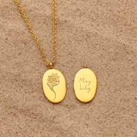 Collier Primavera – Fleur du mois & médaillon gravé L’Atelier de Malte Mai