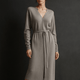 Robe en Maille Éline – Robe pull femme mi-longue col V & ceinture Gris