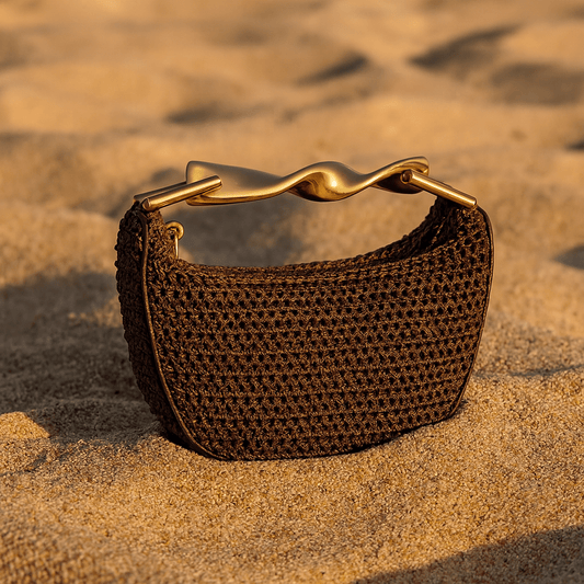 Sac Alma – Mini sac demi-lune tressé & anse dorée | L’Atelier de Malte Dark coffee